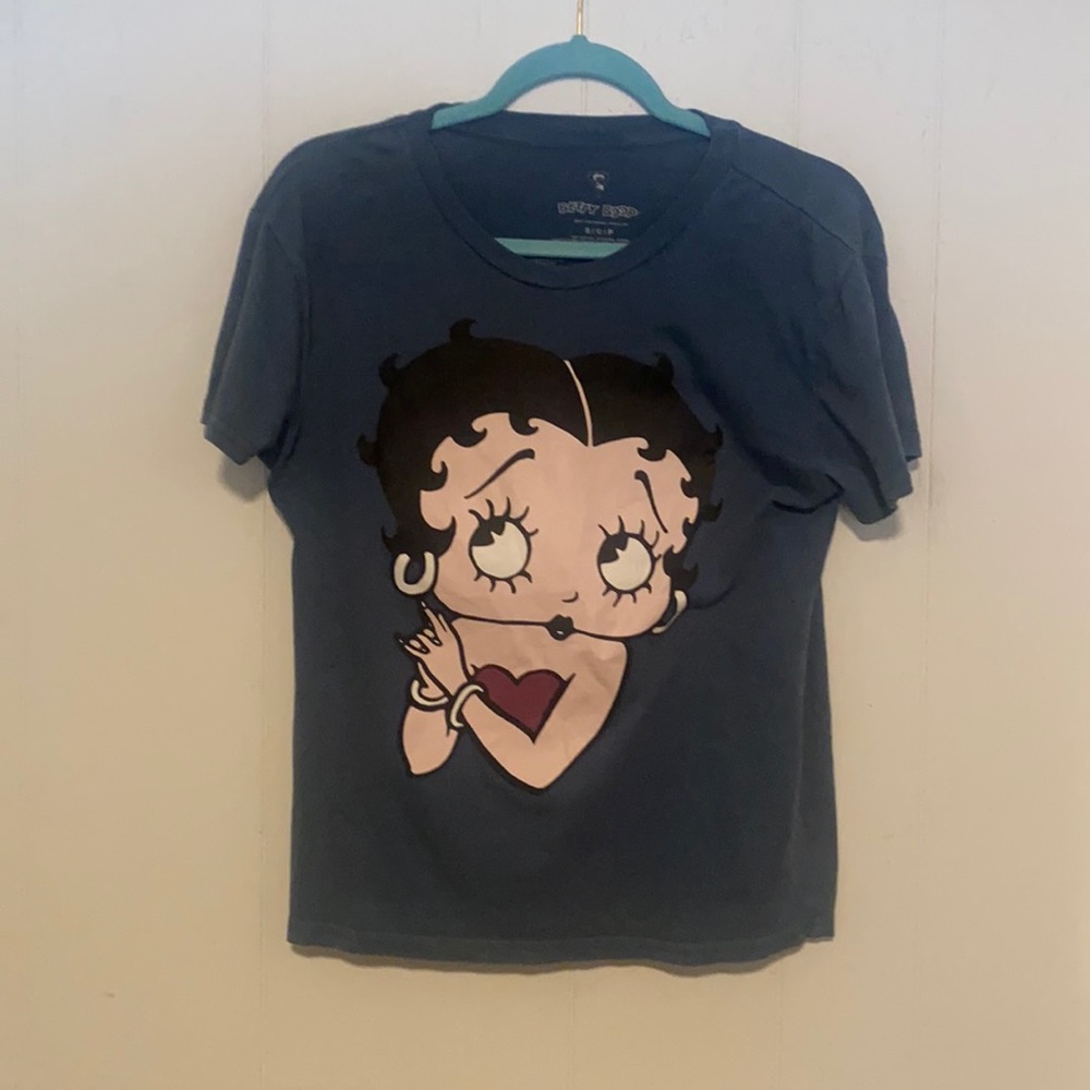 Cute Betty boop  tshirt  size small. Great colors. Very good condition